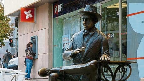 Portugal se opone a que un banco español compre Novobanco por problemas de competencia