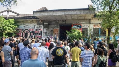 "È un attacco a una risorsa di Milano". Anche la Cgil allo sgombero (rinviato) del Leoncavallo