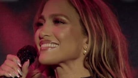 Während Konzert - Krabbel-Attacke bei JLo