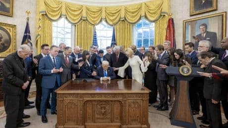 La fe mueve la Casa Blanca
