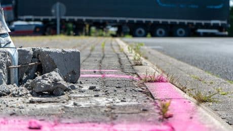 Polizei sucht Unfall-Zeugen - Über Rot gerast! Audi-Fahrer und Teenager tot