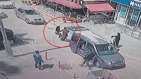 Bursa'da bir kadını zorla araca bindirmek isteyen 4 kişi tutuklandı