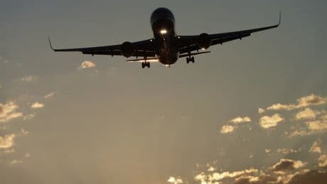 Une passagère âgée n’a pas pu se retenir: les toilettes en panne, l'équipage d'un vol Virgin Australia invite les passagers à uriner dans des bouteilles