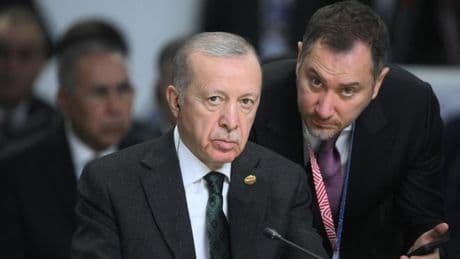 Turquía redobla la represión contra la oposición con bloqueos, encarcelamientos y cierres televisivos