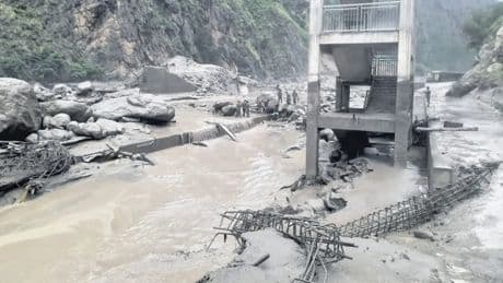Nepal’i sel vurdu: 18 kayıp