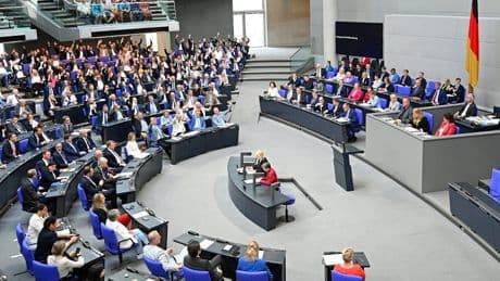 „Wir wollen kein Lall-Kabinett werden“ - Kommt Alkoholverbot im Bundestag?
