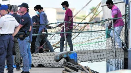 Ondata di sbarchi: Lampedusa soffre