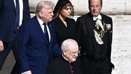 Trump und weitere Staatsgäste auf Petersplatz eingetroffen
