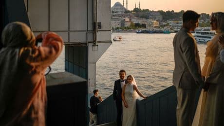 Capturing romance in sunset photo shoots on Istanbul’s Golden Horn