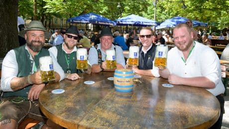 Spendensammlung im Wirtsgarten - 55 Stunden Bier trinken – für krebskranke Kinder!