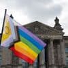 Bundestagsverwaltung wird aktiv: Abgeordnete müssen Pride-Fahnen von Büros entfernen