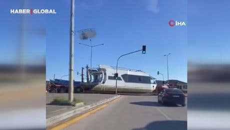 Ankara’da teknenin "karadan" yürütüldüğünü görenler şaştı kaldı