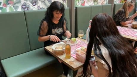 Lyon: 2.000 réservations et une centaine de clients pour l'ouverture des Grands Buffets Lyonnais