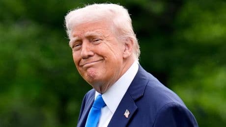 Truth-Social-Post: Trump veröffentlicht KI-Bild von sich – es zeigt ihn ... als Papst