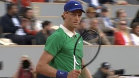 <p>Sinner &egrave; una macchina: Rublev spazzato via, dritto ai quarti del Roland Garros</p>