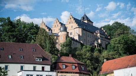 Prachtbau am Main: Gemeinde sucht Schlossherr: männlich, weiblich, divers