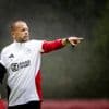 Zelfverzekerde John Heitinga is terug bij Ajax. Hij voert voorzichtig beleid, en wil op het veld snel naar voren