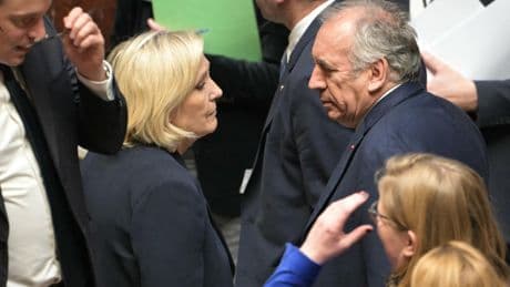Le PS opte pour la censure et place le RN en arbitre après l’échec de la méthode Bayrou sur les retraites