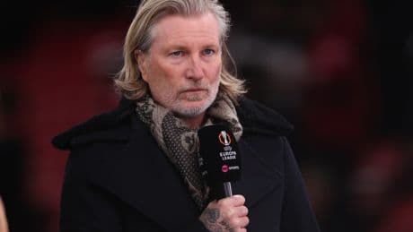 ‘Someone tell him’ – Robbie Savage baffles fans as he claims he’s watching ‘best 30 minutes of Mason Mount’s career’