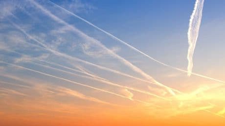 Böse Kondensstreifen – Jetzt sollen Airlines für das Klima Umwege fliegen
