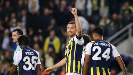 Dzeko supera el reconocimiento médico