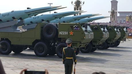 Militärparade in Peking: Roter Teppich für Putin und Kim, Drohungen gegen Washington