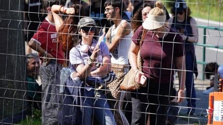 El festival abre sus puertas con una hora de retraso por problemas con los lectores de pulseras