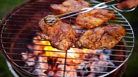 Grillparty mit Folgen: Blutiger Durchfall durch Bakterien aus dem Supermarkt