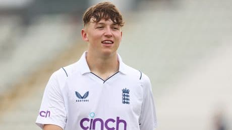 Former footballer turned cricketer suffered bizarre injury by pressing a button in a lift