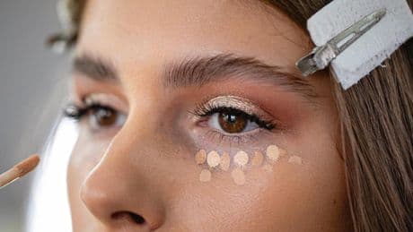 María Borbolla, maquilladora: "Solo necesitas dos productos para conseguir un efecto 'lifting' y abrir tu mirada"
