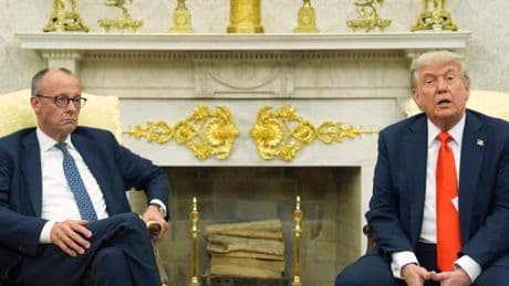 Am Anfang setzt Trump eine Spitze gegen Merkel – dann gerät Merz zur Nebensache