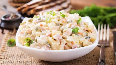 Parece ensaladilla rusa pero no lo es: la receta cargada de proteínas que se preparar en minutos