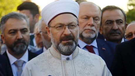 Tepkilere rağmen Erbaş hutbeleri savundu