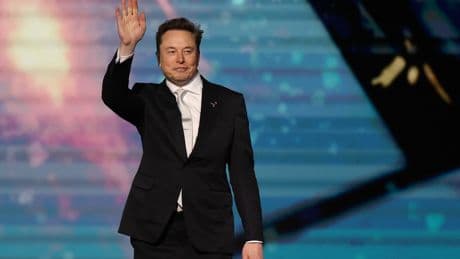 Musk promete seguir cinco años más al frente de Tesla y gastar "mucho menos" en política
