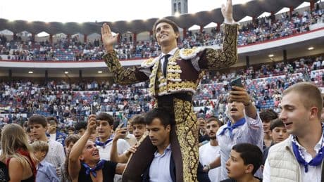 Golpe de máxima figura del toreo de Roca Rey en Bilbao