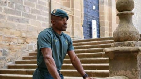 El viaje de Jean Paul, el guardia civil que llegó de Camerún en cayuco: "Si a mí me ayudaron, yo podré hacer lo mismo"