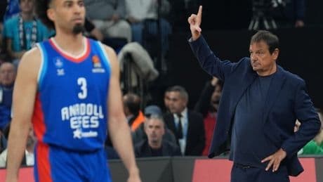Ergin Ataman'dan Anadolu Efes açıklaması: 'Savaşmaya devam etmemiz lazım'