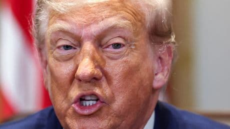 Donald Trump menace d’une surtaxe de 200% sur les produits pharmaceutiques et de 50% sur le cuivre