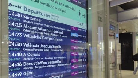 Los empresarios piden una revisión del AVE Madrid-València tras la incidencia de Chamartín
