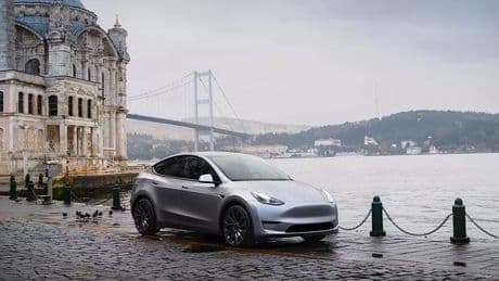 Tesla Model Y satışa çıktı ikinci elde fiyatlar çakıldı! Sarı sitedeki fiyatlar şoke etti
