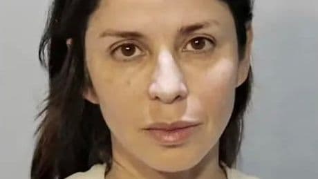 Die Gaga-Geschichte hinter diesem Knast-Foto - 35.000 Dollar, Reizgas und ein totes Huhn