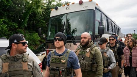 +++ USA unter Trump +++: USA bieten Migranten 1000 Dollar für „Selbstabschiebung“ an