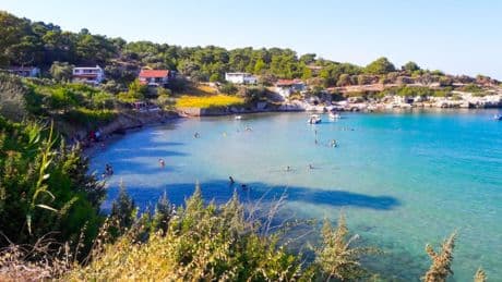 Çeşme'nin popülerliğini gölgeliyor: Karaburun'da sır gibi saklanan Boyabağ Koyu kumlarla çevrili deniziyle adeta cennetten köşe