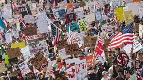 USA: Die Parade gegen ein Königreich