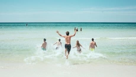 Trend vacanze 2025: cresce sempre più la voglia dei family hotel per “far divertire i bambini”. I teenager cercano sport, socializzazione e spazi per non annoiarsi