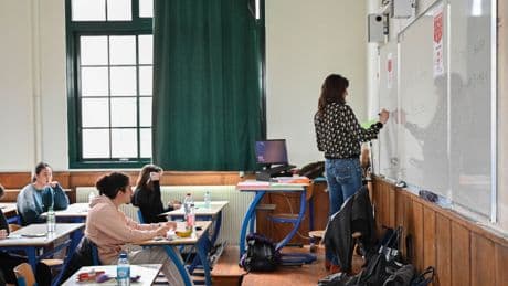 Enseignement : peu d'enseignants manquants en France mais des difficultés croissantes