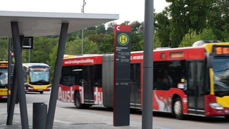 Wenn KI die Plätze und Bahnhöfe überwacht - lohnt sich das?