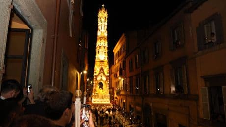 Sventato attacco a Viterbo, arrestati turchi con pistole e mitra: volevano assaltare la processione di Santa Rosa