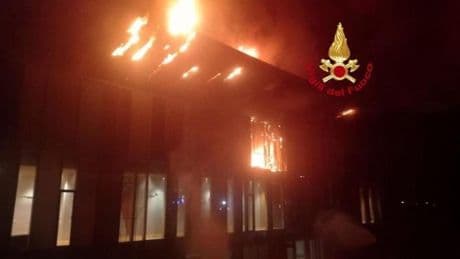 Un incendio en la ciudad deportiva de la 'Fiore' acaba con tres canteranos en el hospital por inhalación de humos