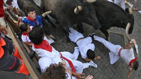 Los Miura protagonizan la carrera más rápida, dejan 3 heridos y ponen punto final a los encierros de San Fermín